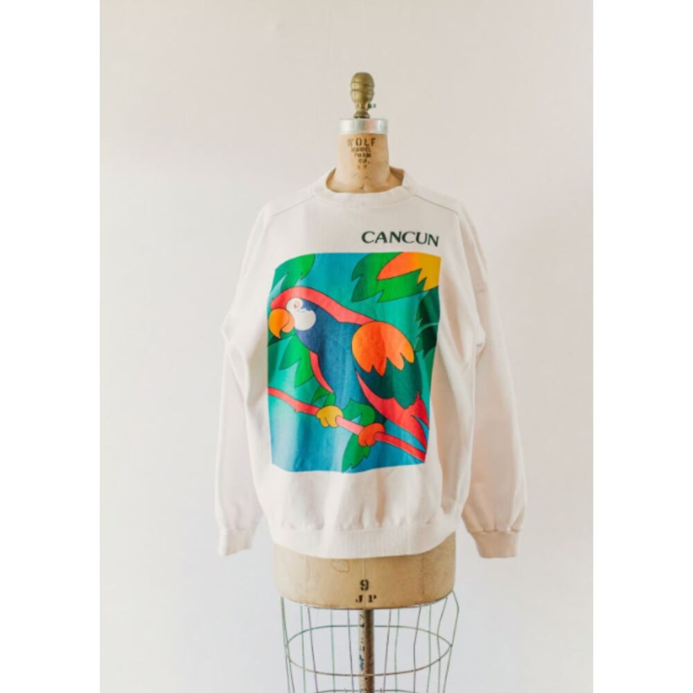 Vintage 90s CANCUN colorful parrot tropical sweatshirt, trendy indie 1990s - Picture 10 of 10